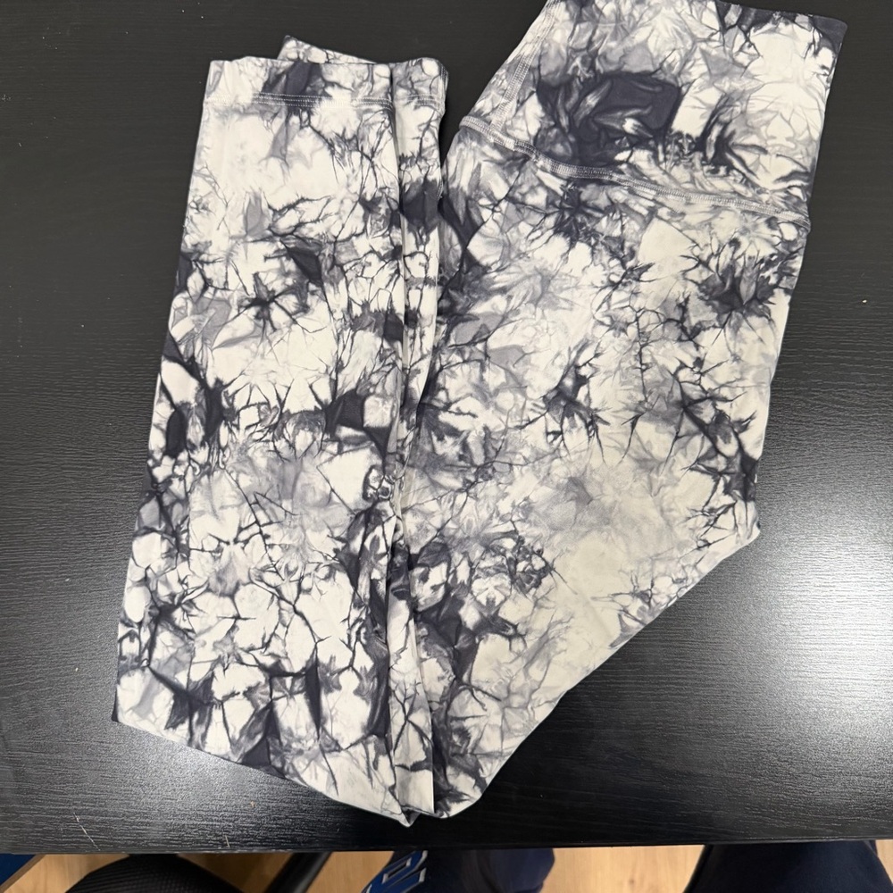 lululemon wunder under leggings - 25 inch inseam - size 6 - luxtreme